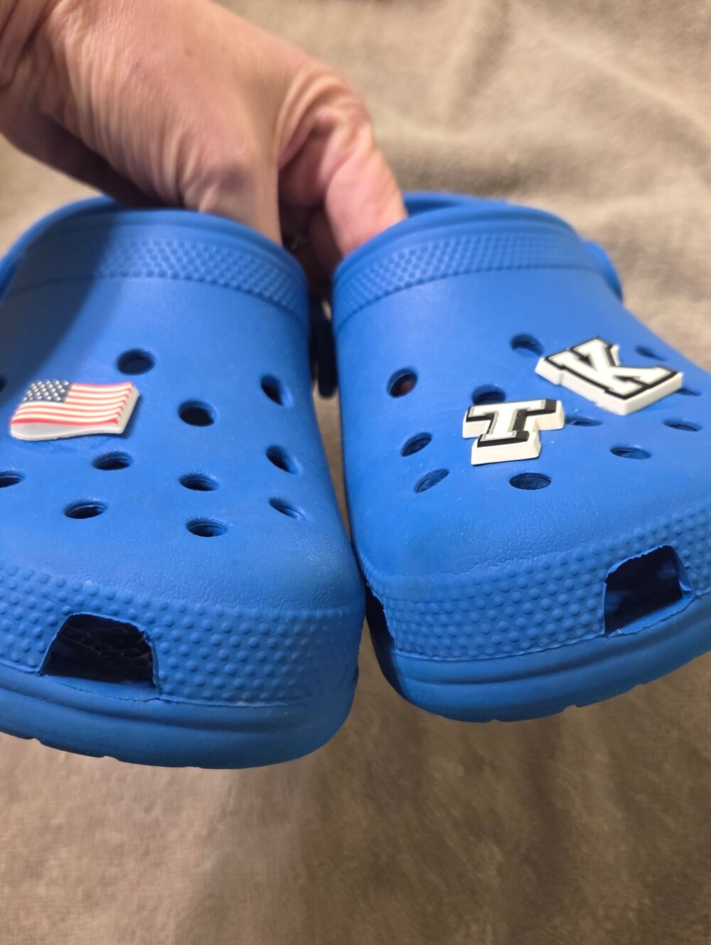 Kids Blue Clog Shoes with Jibbets Size 3 - Picture 4 of 8